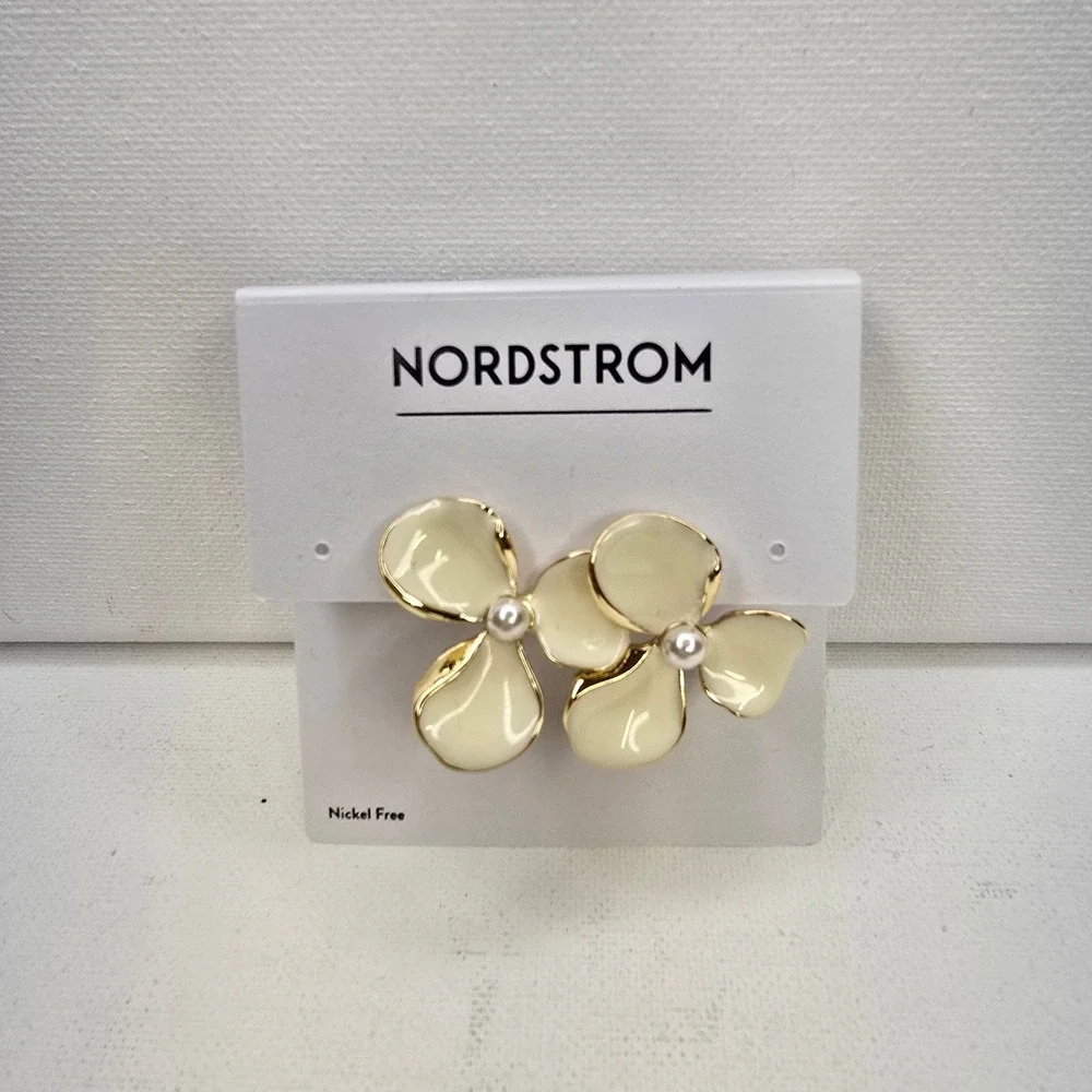 NWT Nordstrom Gold Flower Faux‎ Pearl Center Stud Earrings Womens Jewelry